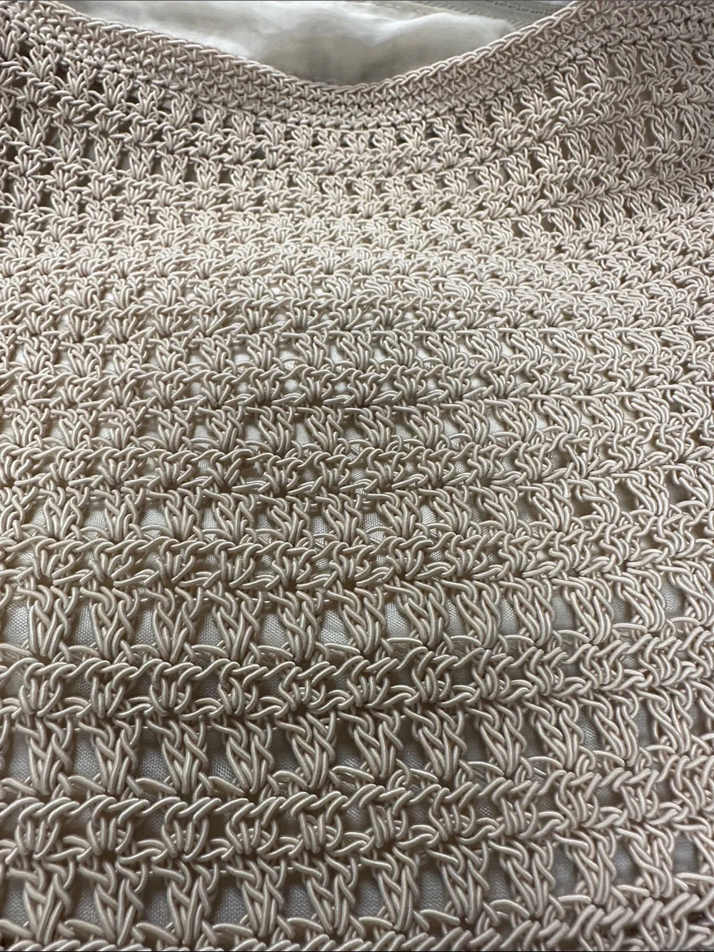 Lined  tan crochet zippered bucket bag, boho hippie coastal beach purse tan EUC!